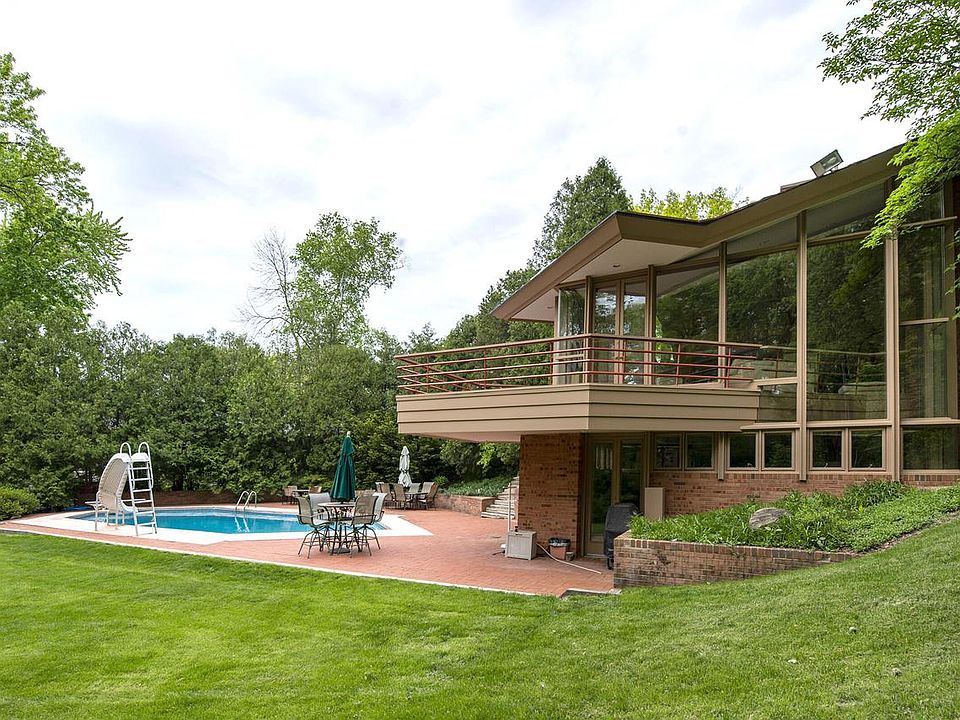 15065 Westover Dr, Elm Grove, WI 53122 Zillow