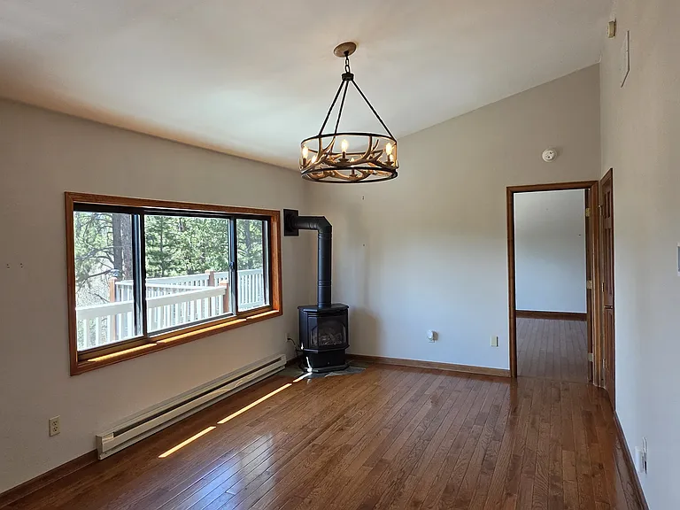 697 Northwestern Pl — Photo 8