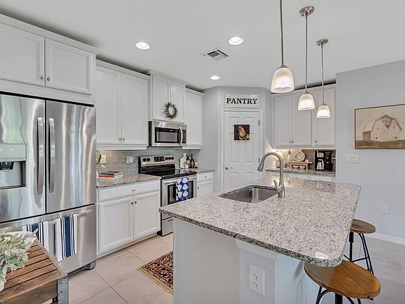 3rd image of 4214 Frontier Ln #102