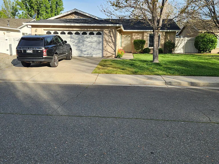 3360 Southwood Dr — Photo 5