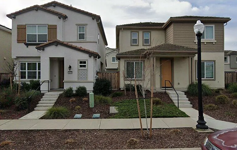 Chanticleer Ln — Photo 1