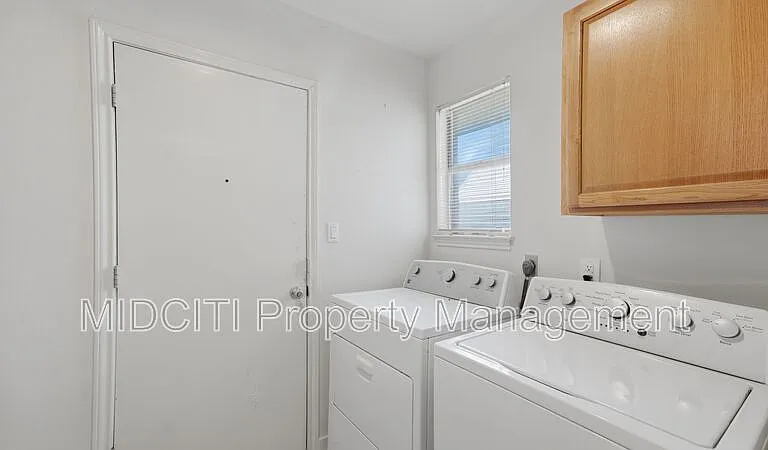 1233 Hollyhock Ln — Photo 31