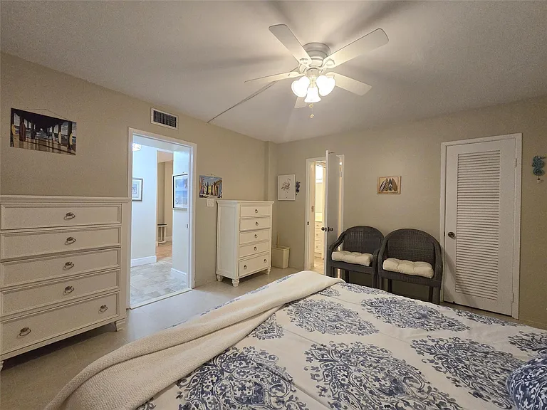 1161 Hillsboro Mile #506 — Photo 44