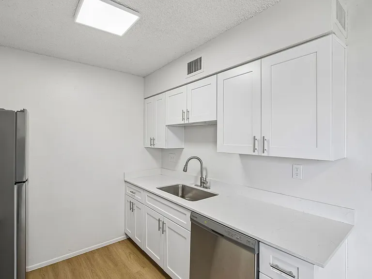 Catalina View Apartments — Photo 79
