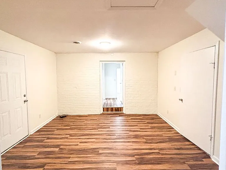 512 W Maple St — Photo 7