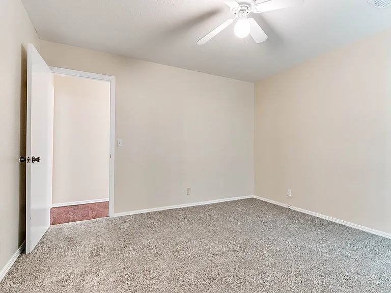 504 N Davis Ave — Photo 15