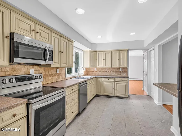 830 Brookside Dr — Photo 6
