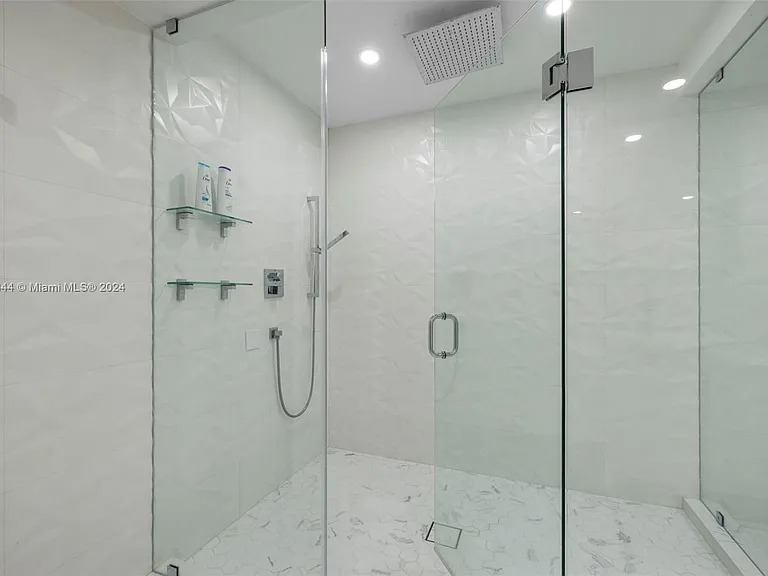 5151 Collins Ave #1527 — Photo 43