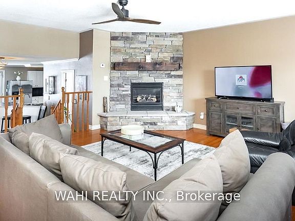 2nd image of 1336 Maple Rd