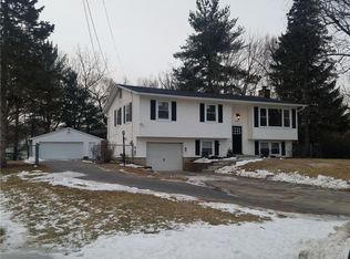 20 Buckingham Dr, Newburgh, NY 12550