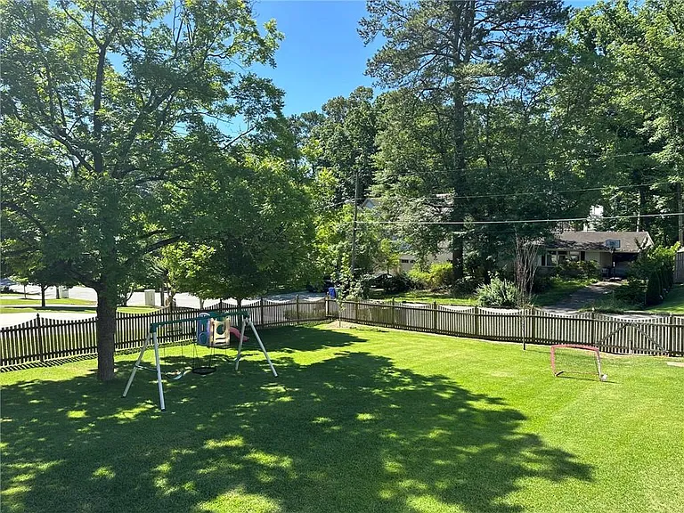 2497 Thompson Rd — Photo 42