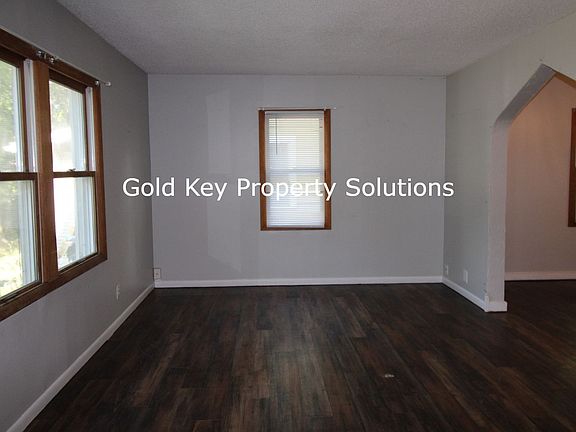 2nd image of 604 N Alameda Ave