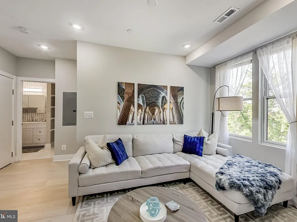 1638 K St NE #302