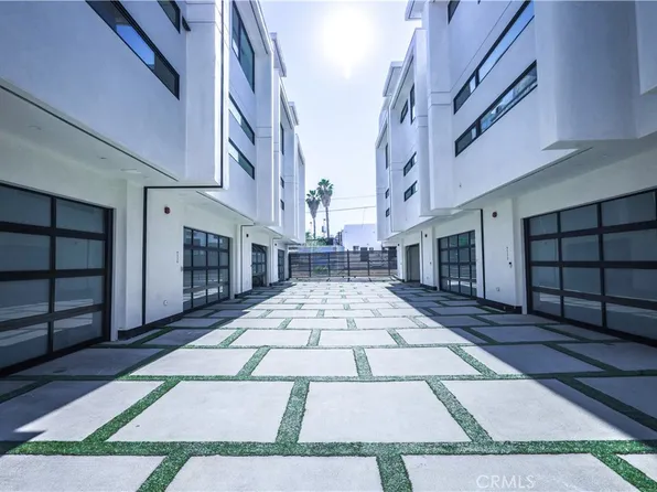 4519 N Via Nova Dr, Sherman Oaks, CA 91403