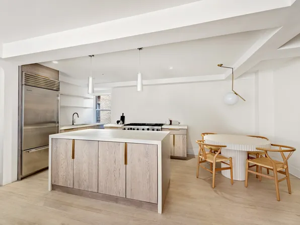 433 East 51st Street image 4 of 19