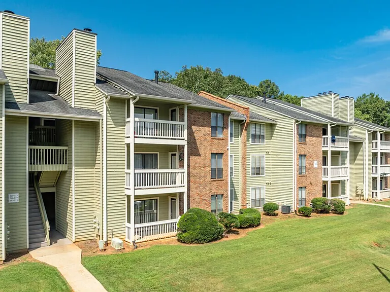 Ashland Pines Apartments — Photo 24