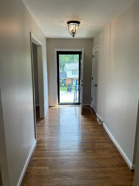 3 bed, 2900 sqft, $2,300 — Photo 3