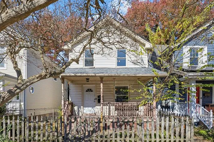 2 bed, 1.5 bath, 1123 sqft, $1,900 — Photo 2