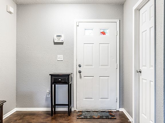 5th image of 6056 Draycott Dr