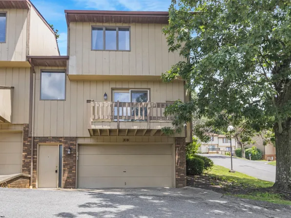 1230 Van Voorhis Rd APT E8, Morgantown, WV 26505