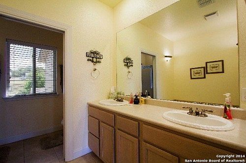 4th image of 2070 Lakeland Dr