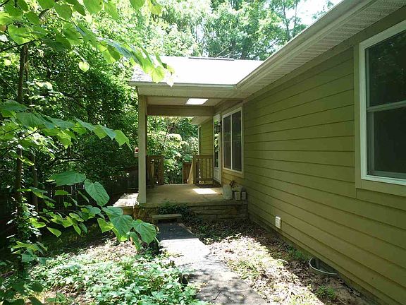 2nd image of 1261 N Lindbergh Dr