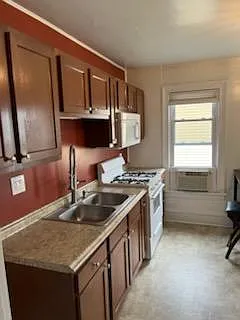 374 Pine Street - 374 1/2 Pine Street — Photo 3