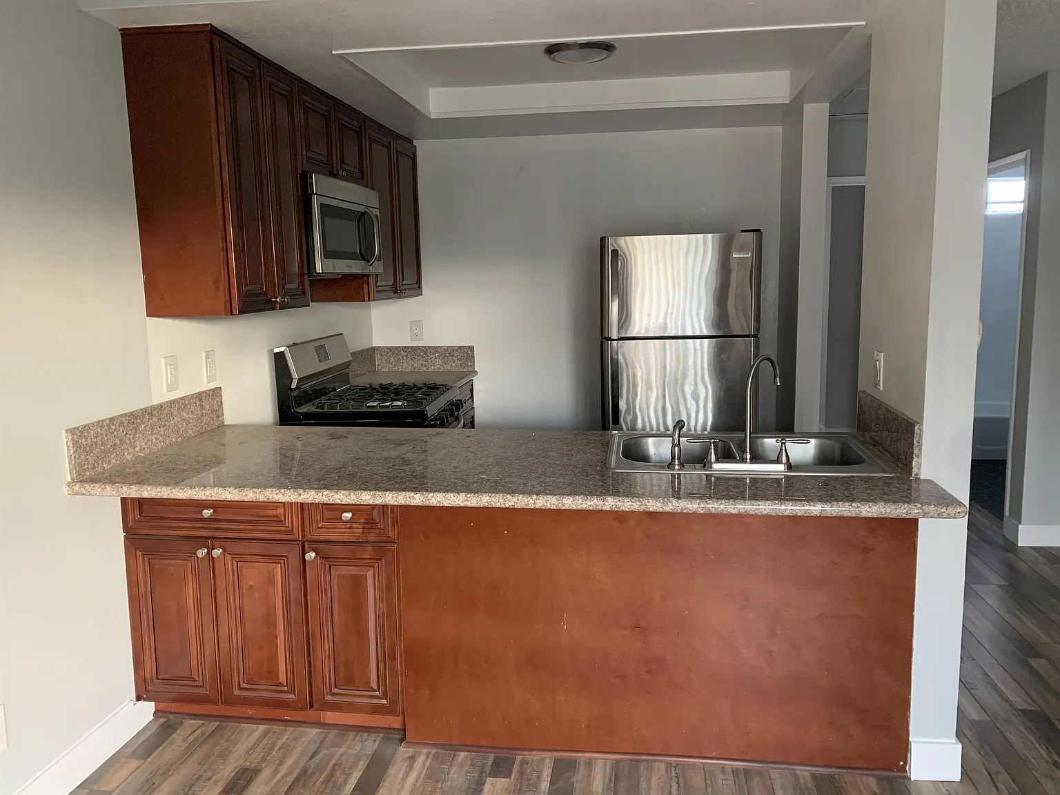 1243 Fedora St - 5 — Photo 3