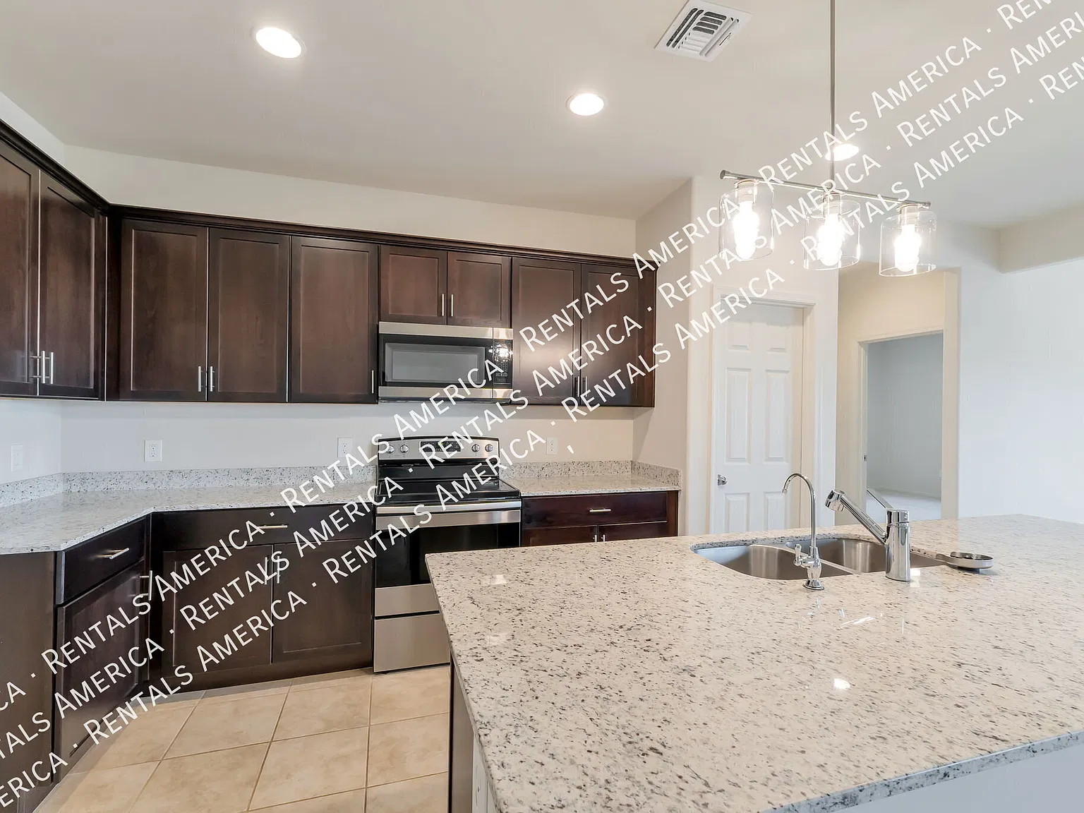 Beautiful 4 bedroom home in Gladden Farms! — Photo 1