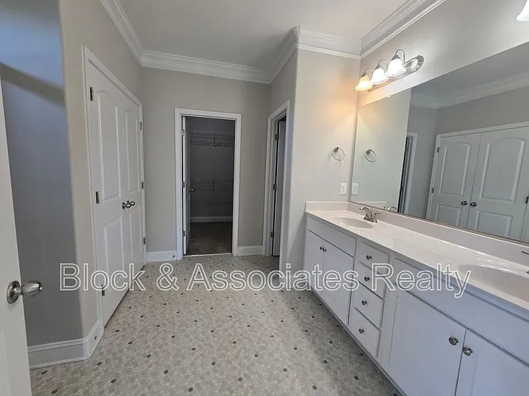 5553 Marblehead Dr — Photo 8