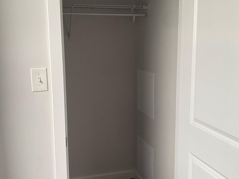 1st image of 935 Belmont Ave #3R