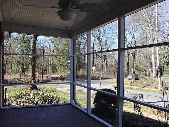 4th image of 901 Romany Rd