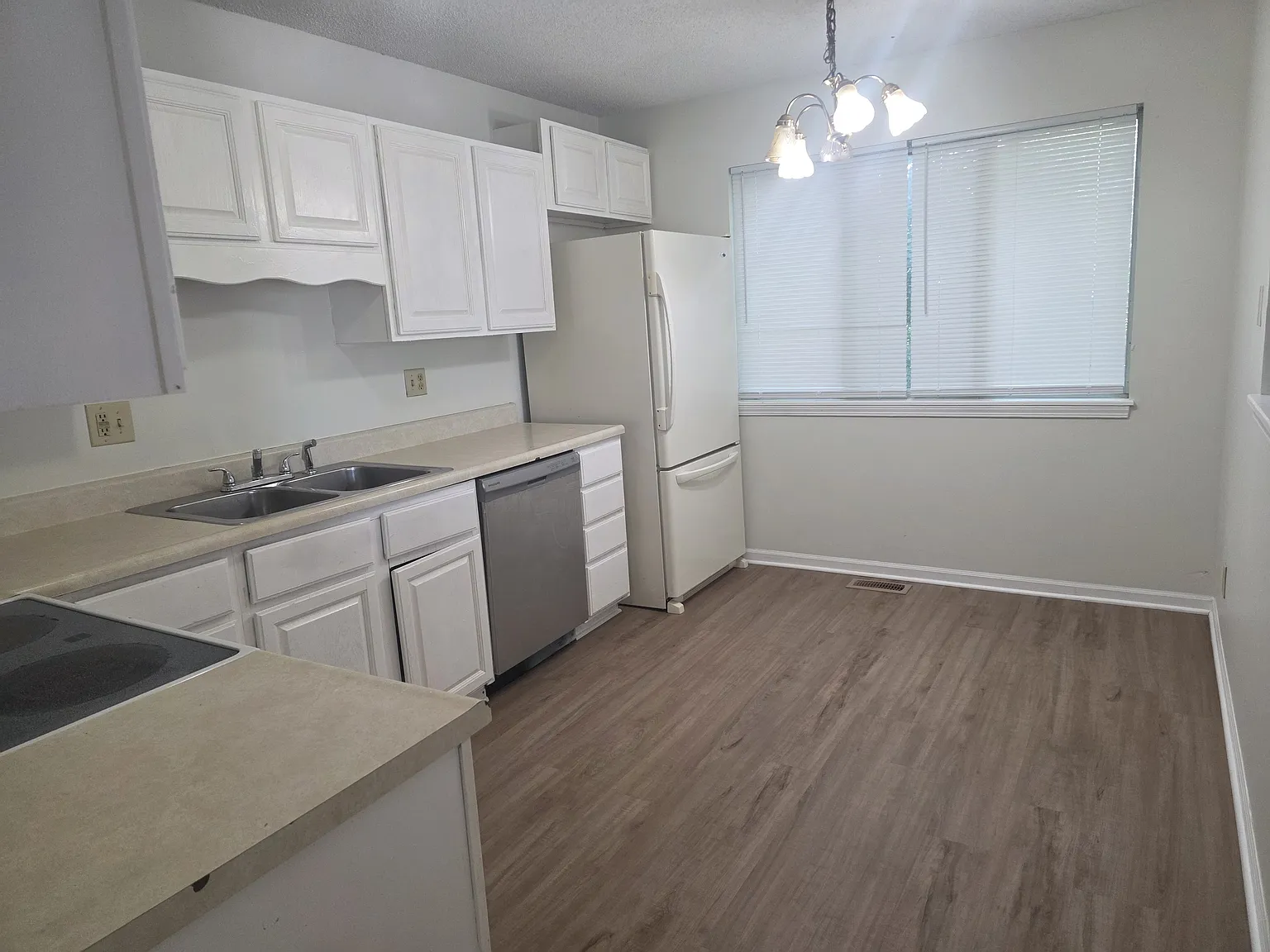 3 bed, 1200 sqft, $1,600 — Photo 3