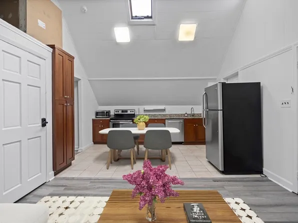 155 5th St #Penthouse, Cambridge, MA 02141