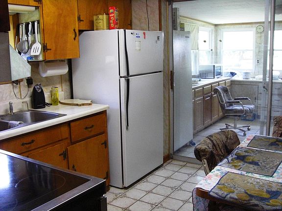 kitchen opens to sun room