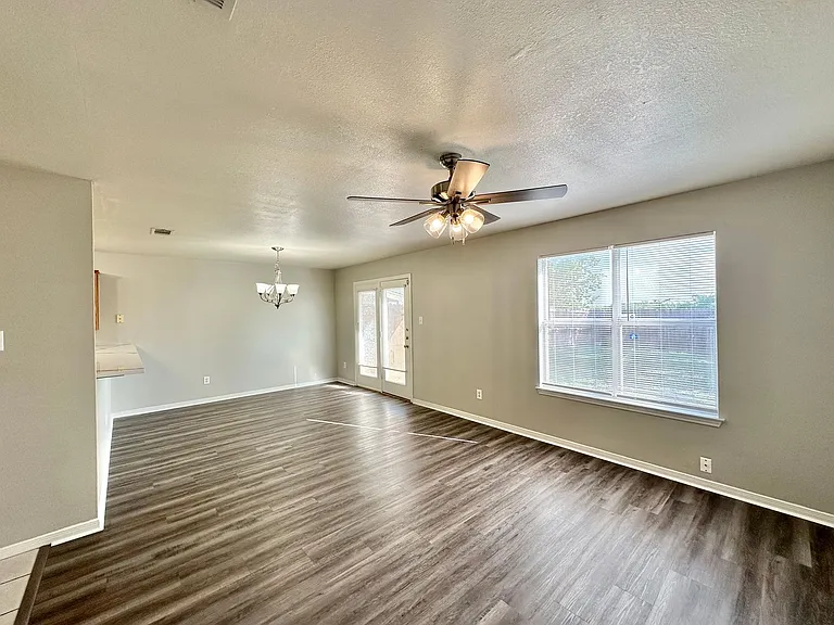 3709 Woodrow Dr — Photo 3