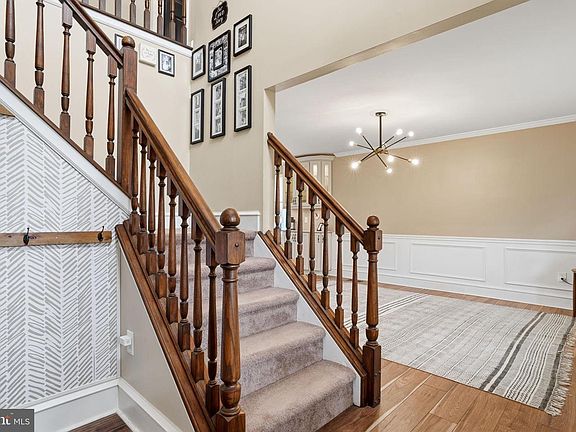 5th image of 1218 Royal Ln
