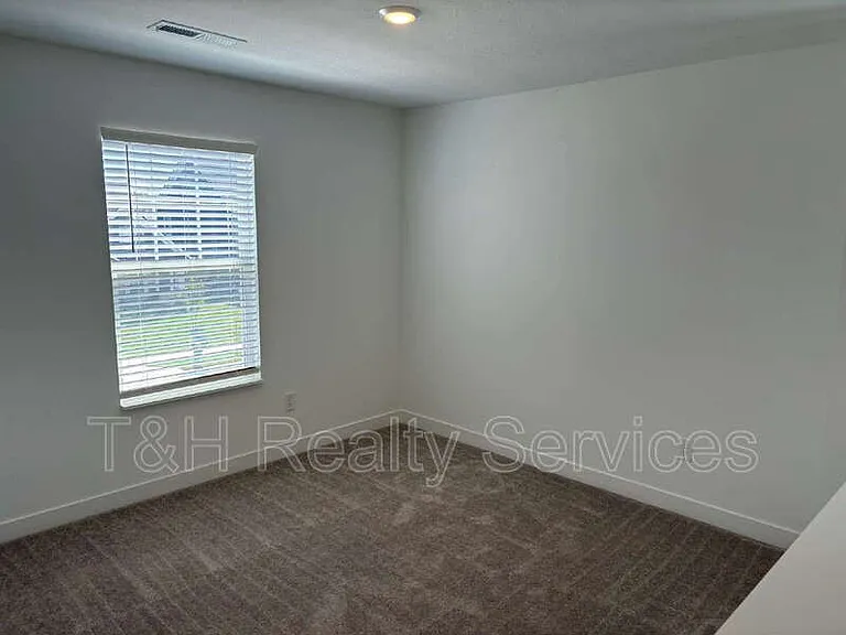 542 Jefferson St — Photo 6