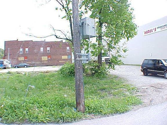 4th image of 256 E Second Spruce 262 19 St
