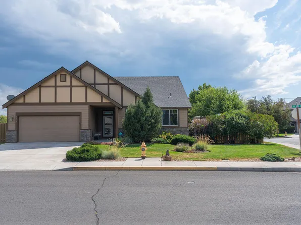 2943 SW 50th St, Redmond, OR 97756