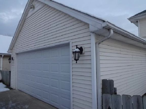 5th image of 819 E Bancroft St