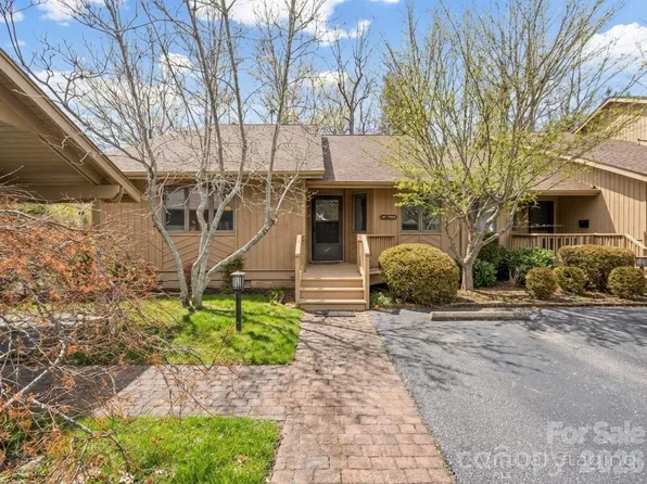 605 Red Oak Dr, Hendersonville, NC 28791