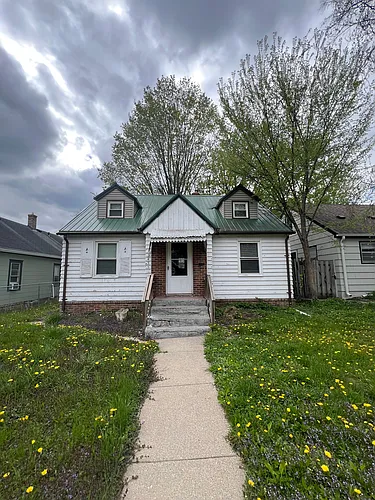 3435 Queen Ave N Photo 1