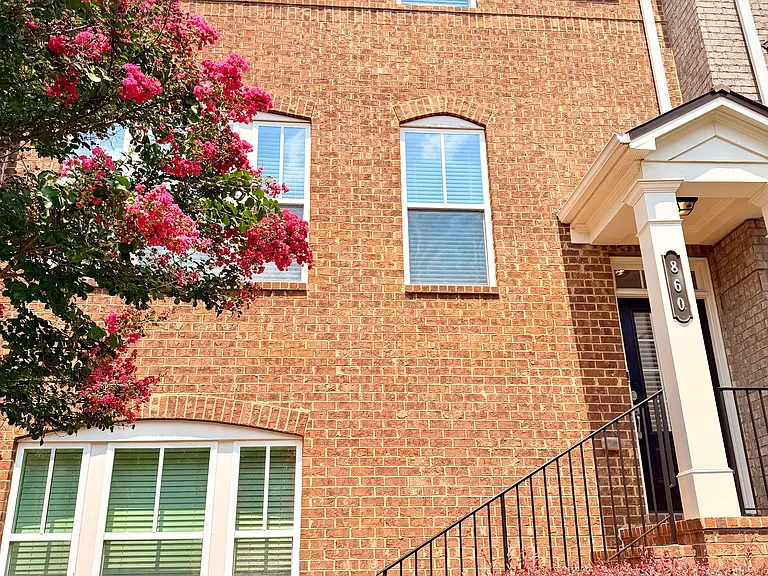 860 Sunset Park Dr — Photo 3