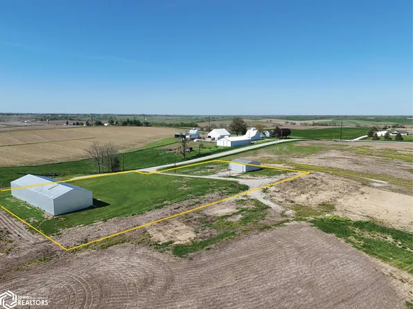 2371 79th Street Dr, Marengo, IA 52301