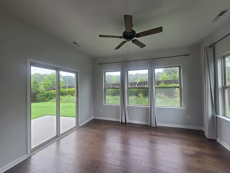 1301 Chimney Ridge Dr — Photo 22