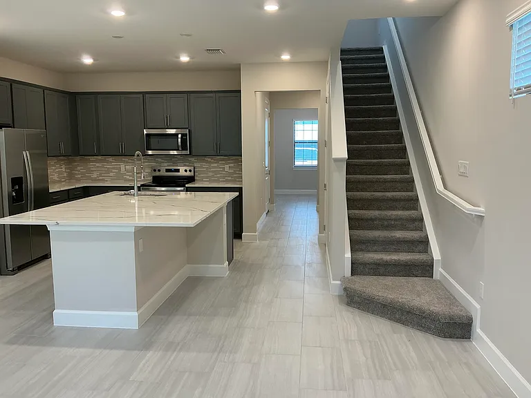 293 SW Sally Way — Photo 9
