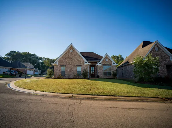 322 Leigh Ln, Starkville, MS 39759