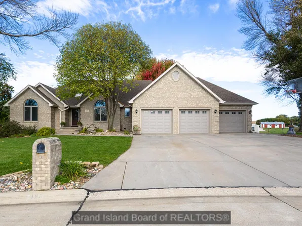 155 Donegal Rd, Aurora, NE 68818