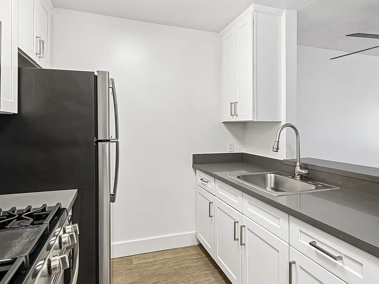 Oak Park Apartments — Photo 18